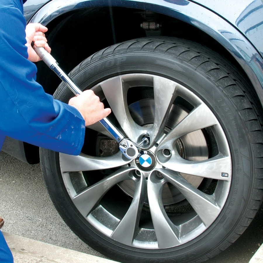 Silverline Torque Wrench 1/2" Drive 28 - 210Nm 4 Silverline Torque Wrench 1/2" Drive 28 - 210Nm - Image 2